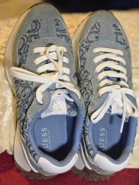 GUESS Denim Logo Print Sneakers Women’s Size 8.5 Blue White Lace Up Shoes